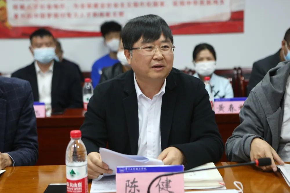 历史文化散文《岭南读碑记》新书研讨会在贵州工程职业学院举行(图3) 历史文化散文《岭南读碑记》新书研讨会在贵州工程职业学院举行(图3)