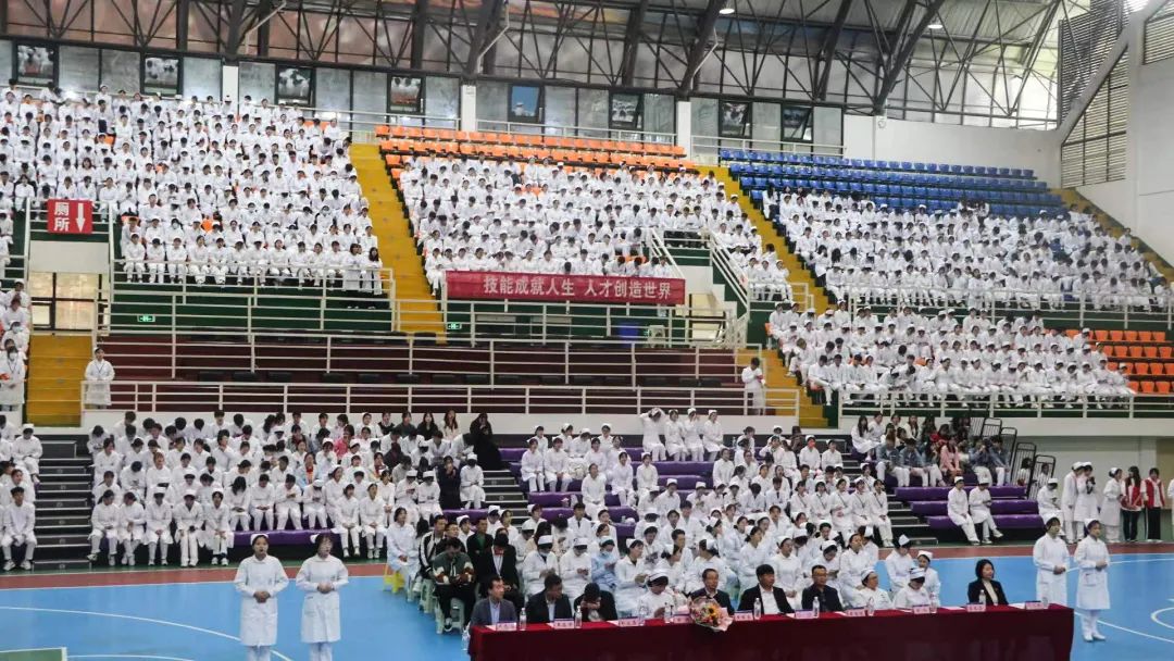 贵州工程职业学院举行5·12国际护士节活动暨授帽仪式(图1) 贵州工程职业学院举行5·12国际护士节活动暨授帽仪式(图1)
