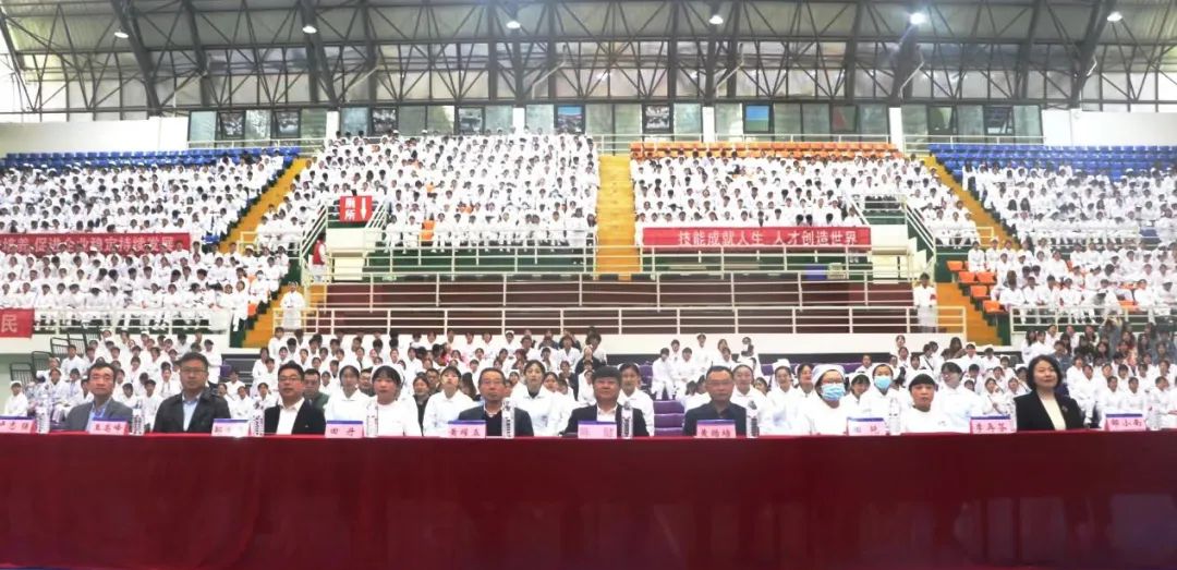 贵州工程职业学院举行5·12国际护士节活动暨授帽仪式(图2) 贵州工程职业学院举行5·12国际护士节活动暨授帽仪式(图2)