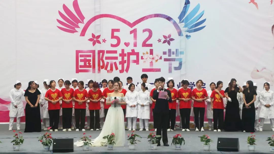 贵州工程职业学院举行5·12国际护士节活动暨授帽仪式(图8) 贵州工程职业学院举行5·12国际护士节活动暨授帽仪式(图8)