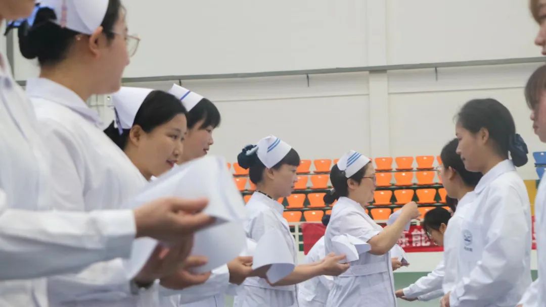 贵州工程职业学院举行5·12国际护士节活动暨授帽仪式(图5) 贵州工程职业学院举行5·12国际护士节活动暨授帽仪式(图5)