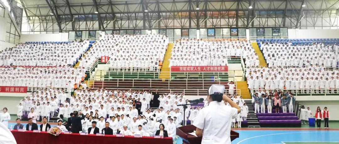贵州工程职业学院举行5·12国际护士节活动暨授帽仪式(图6) 贵州工程职业学院举行5·12国际护士节活动暨授帽仪式(图6)