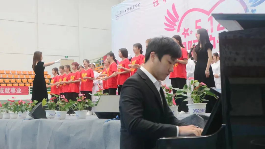 贵州工程职业学院举行5·12国际护士节活动暨授帽仪式(图9) 贵州工程职业学院举行5·12国际护士节活动暨授帽仪式(图9)