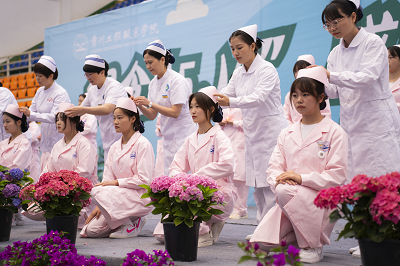我们的护士 我们的未来——贵州工程职业学院成功举办5·12国际护士节活动暨授帽仪式(图5) 我们的护士 我们的未来——贵州工程职业学院成功举办5·12国际护士节活动暨授帽仪式(图5)