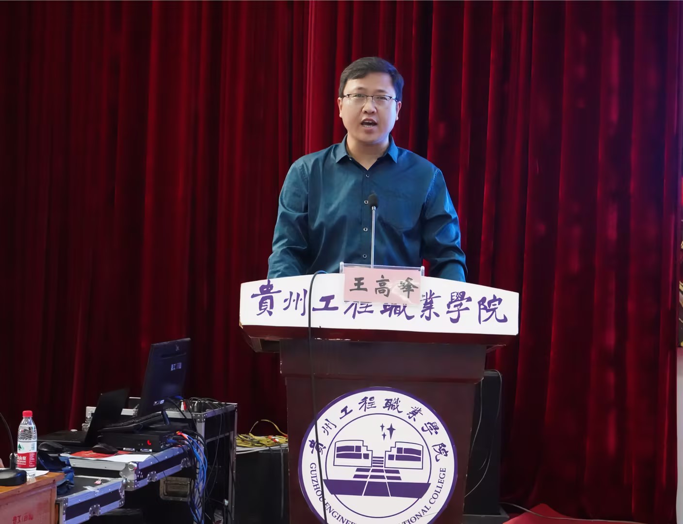 比学赶超强技能·业务比武展风采 ——贵州工程职业学院第七届护理技能大赛圆满举办(图3) 比学赶超强技能·业务比武展风采 ——贵州工程职业学院第七届护理技能大赛圆满举办(图3)
