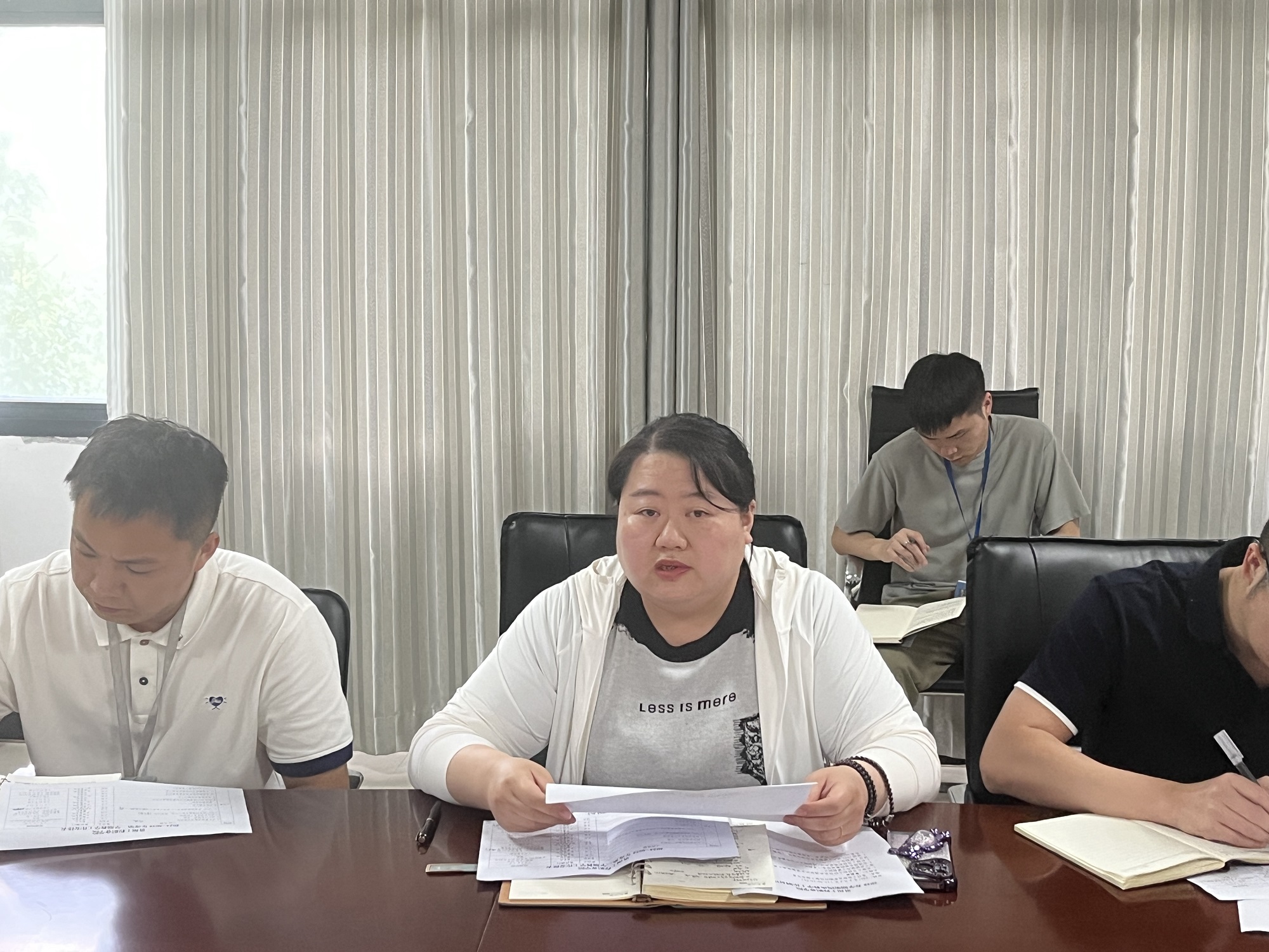 我校召开2025年春季学期第四次教学工作例会(图2) 我校召开2025年春季学期第四次教学工作例会(图2)