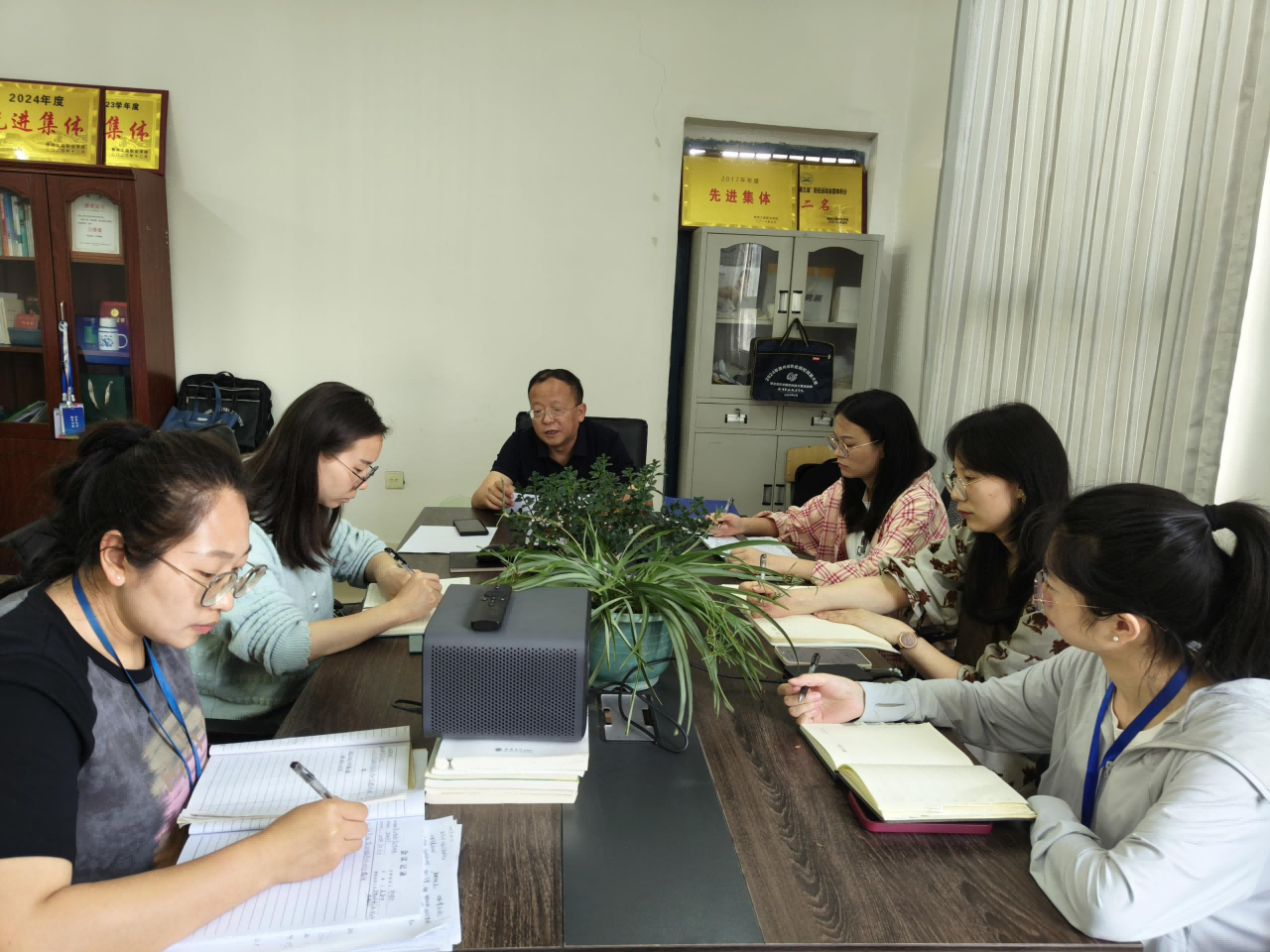 第四次教学工作例会(图2) 第四次教学工作例会(图2)