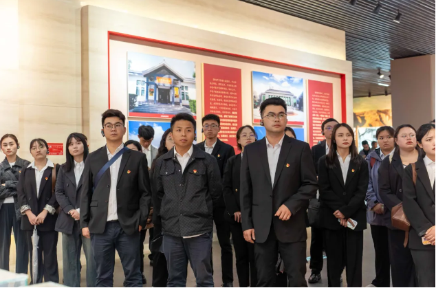 踏寻遵义红色足迹·强化国家安全教育丨马克思主义学院与现代服务与管理学院主题党日活动(图1) 踏寻遵义红色足迹·强化国家安全教育丨马克思主义学院与现代服务与管理学院主题党日活动(图1)