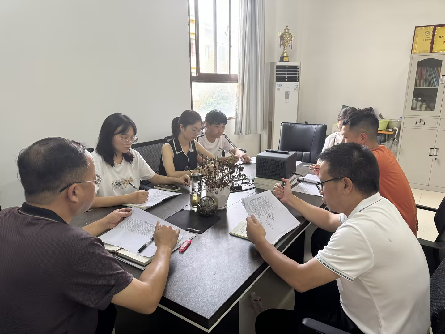 数字经济与信息工程学院2025-2026学年第一学期第一次教学工作例会简报(图1) 数字经济与信息工程学院2025-2026学年第一学期第一次教学工作例会简报(图1)