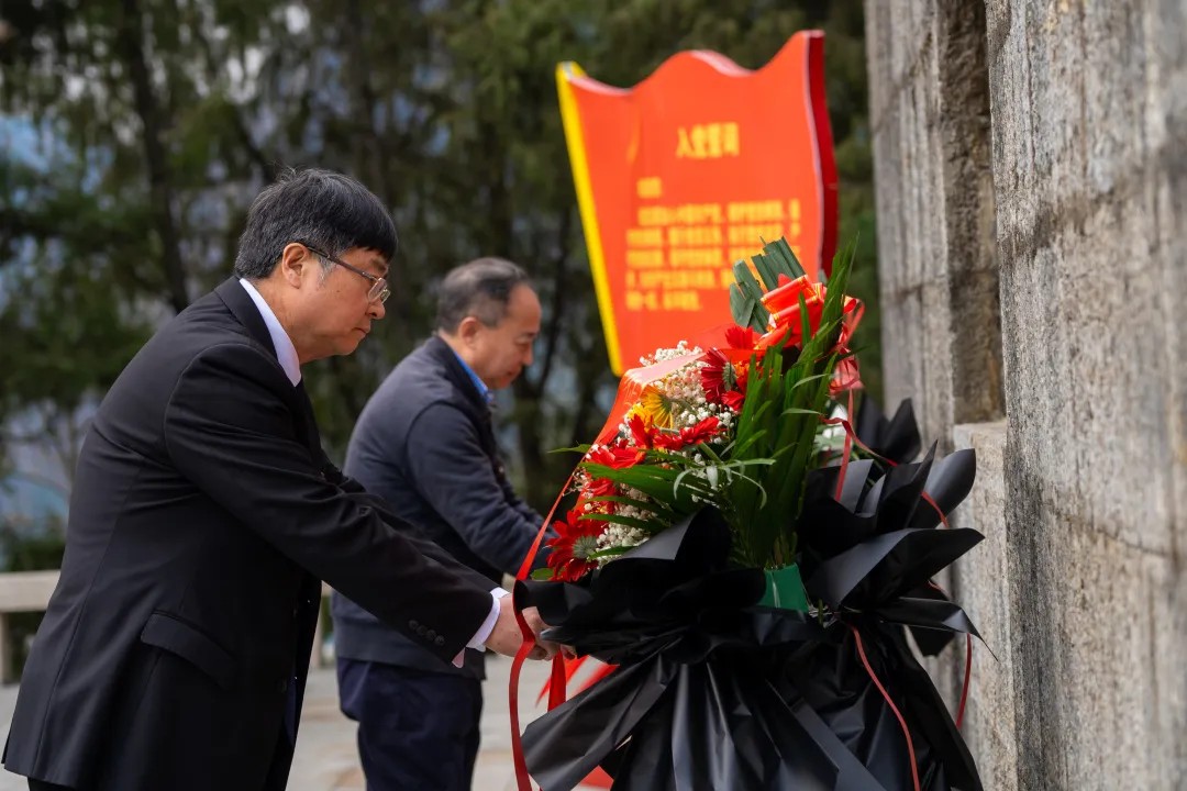 追寻红色足迹 争做时代新人丨贵州工程职业学院全体党员赴红二、红六军团木黄会师纪念馆参观学习(图2)