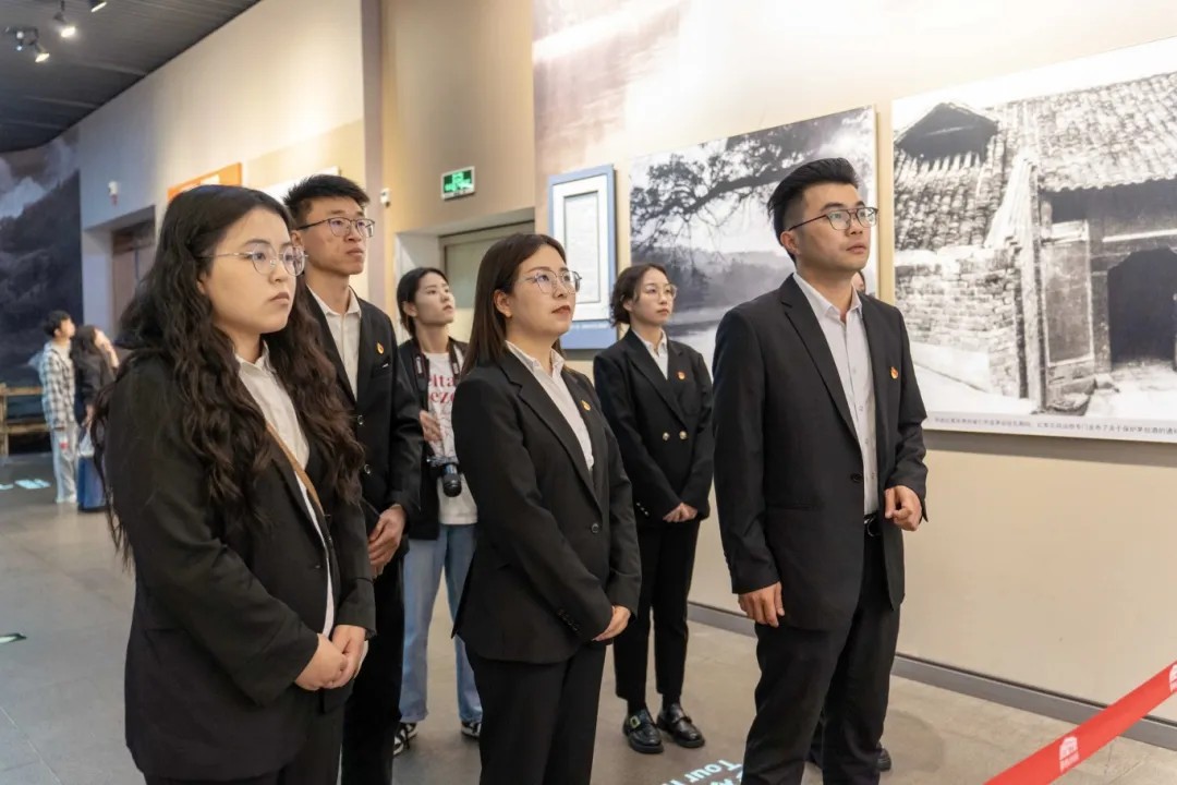 踏寻遵义红色足迹·强化国家安全教育丨马克思主义学院与现代服务与管理学院主题党日活动(图2) 踏寻遵义红色足迹·强化国家安全教育丨马克思主义学院与现代服务与管理学院主题党日活动(图2)