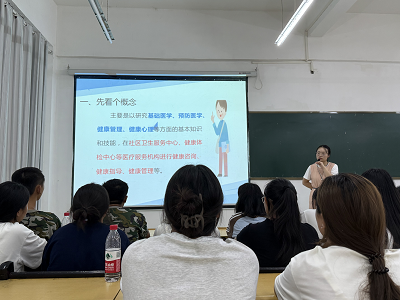 明晰专业航向 护航成长之路——护理学院开展2025级高职新生专业介绍活动(图2) 明晰专业航向 护航成长之路——护理学院开展2025级高职新生专业介绍活动(图2)
