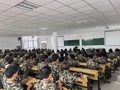 智能制造与汽车工程学院成功举行2025级高职新生专业介绍活动(图1) 智能制造与汽车工程学院成功举行2025级高职新生专业介绍活动(图1)