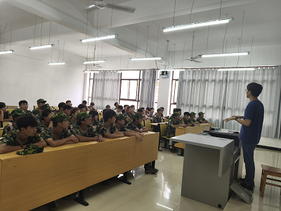 智能制造与汽车工程学院成功举行2025级高职新生专业介绍活动(图3) 智能制造与汽车工程学院成功举行2025级高职新生专业介绍活动(图3)