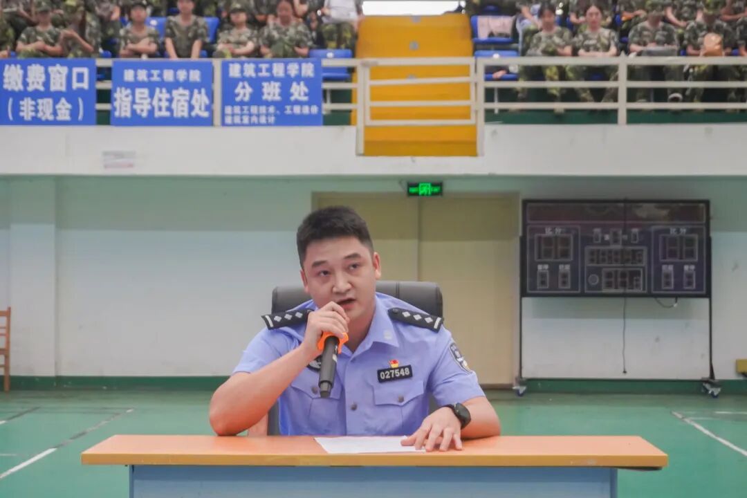 我校开展新生反诈第一课活动(图2) 我校开展新生反诈第一课活动(图2)