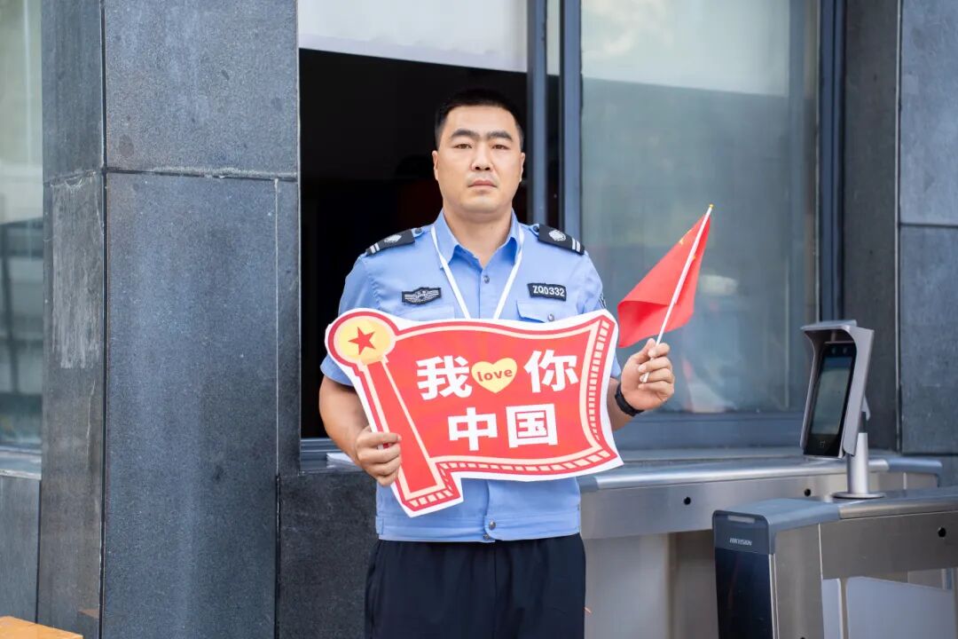 贵州工程职业学院师生共庆中华人民共和国成立76周年(图7) 贵州工程职业学院师生共庆中华人民共和国成立76周年(图7)