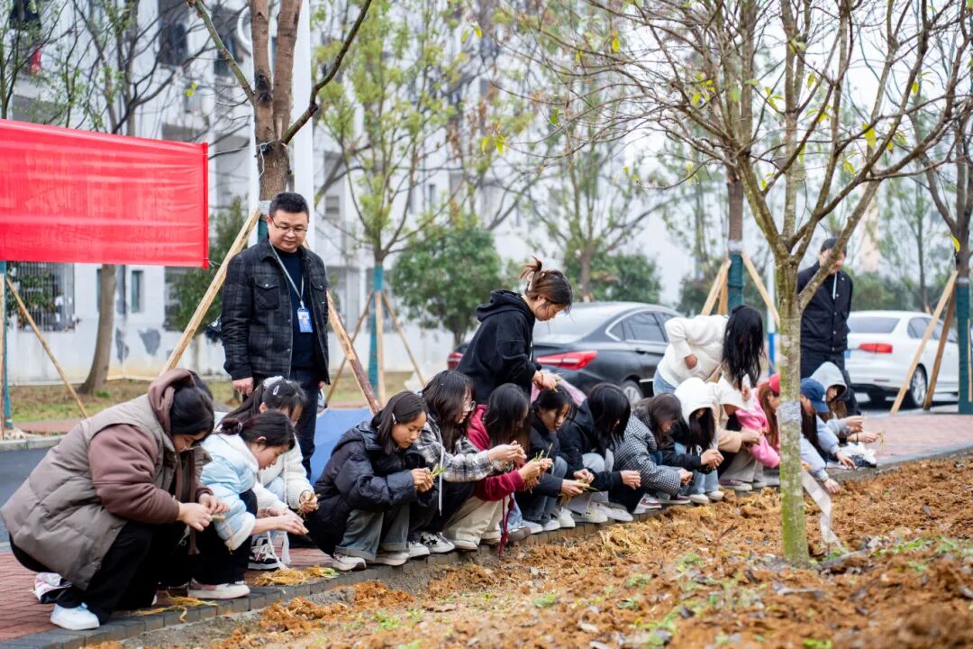 劳动教育浇灌“双苗”成长！贵州工程职业学院创新实践育人模式(图3)