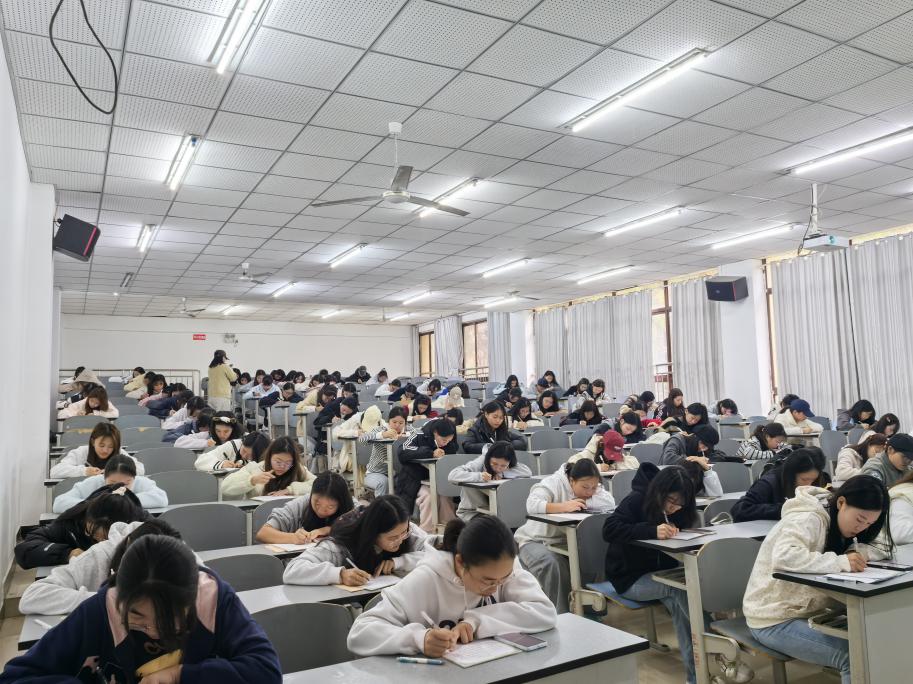 金秋书韵·笔墨重阳 —贵州工程职业学院第六届“弘文杯”英语书法大赛(图1) 金秋书韵·笔墨重阳 —贵州工程职业学院第六届“弘文杯”英语书法大赛(图1)