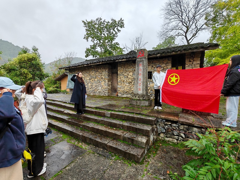 弘扬伟大抗战精神 凝聚团结奋进力量——我校马克思主义学院“红匠工坊”走进红色教育基地开展实践教学(图5)