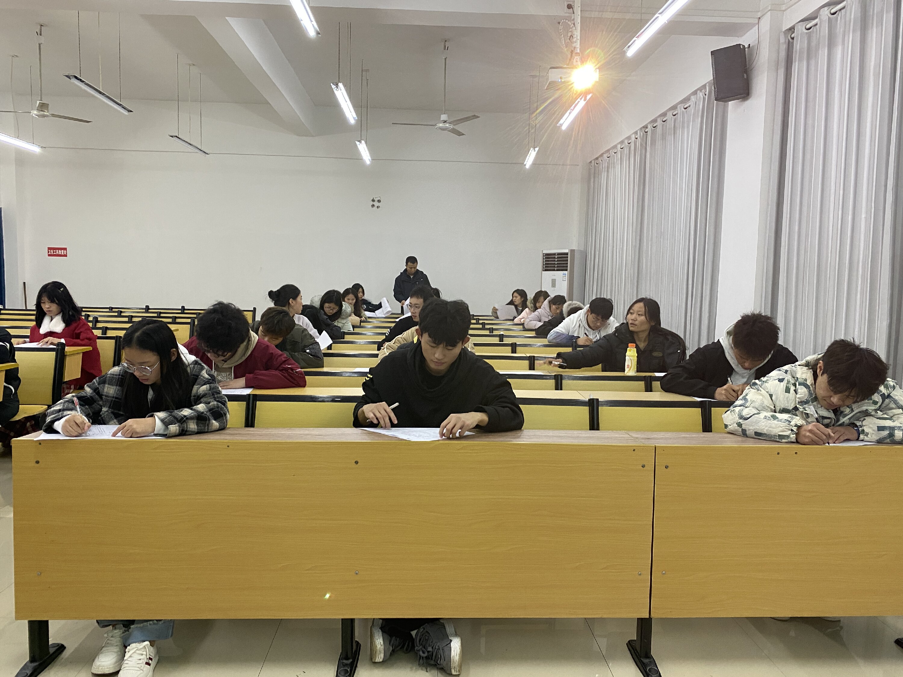 以学促知强本领 以考促学验成效——药学院学生党支部开展入党积极分子理论知识测试(图2) 以学促知强本领 以考促学验成效——药学院学生党支部开展入党积极分子理论知识测试(图2)