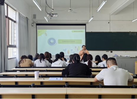 护理学院开展2025年秋季学期示范课活动(图1) 护理学院开展2025年秋季学期示范课活动(图1)