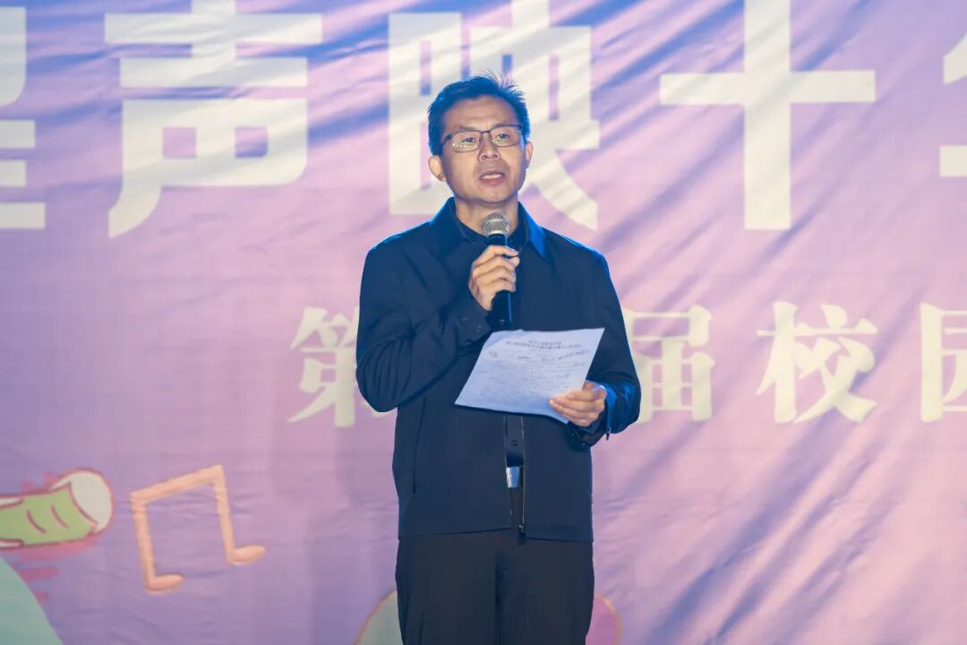 音浪炸场!第十届校园十佳歌手冠军,是他!(图3) 音浪炸场!第十届校园十佳歌手冠军,是他!(图3)