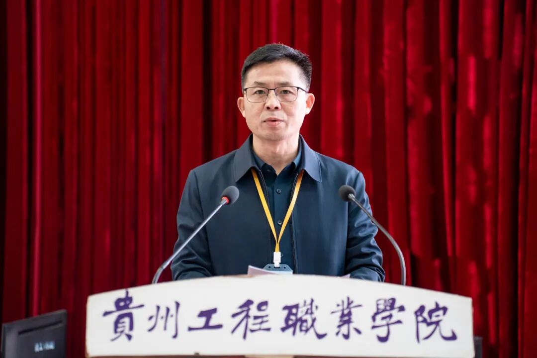 我校召开2025年秋季学期期中教职工大会(图4) 我校召开2025年秋季学期期中教职工大会(图4)