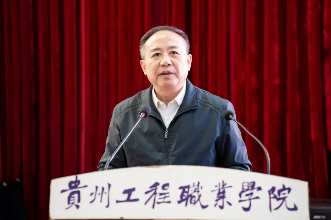 我校召开2025年秋季学期期中教职工大会(图6) 我校召开2025年秋季学期期中教职工大会(图6)