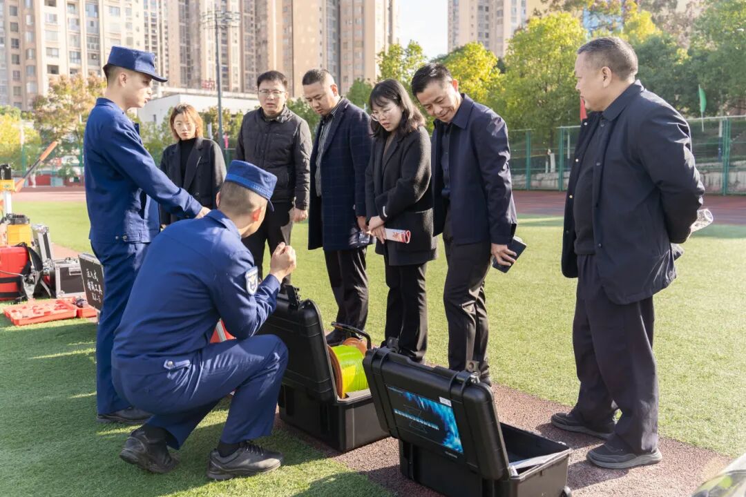 我校举办德江县第四届大学生消防技能运动会暨消防安全培训演练活动(图8) 我校举办德江县第四届大学生消防技能运动会暨消防安全培训演练活动(图8)