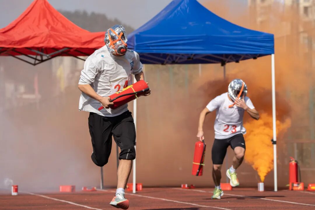 我校举办德江县第四届大学生消防技能运动会暨消防安全培训演练活动(图10) 我校举办德江县第四届大学生消防技能运动会暨消防安全培训演练活动(图10)