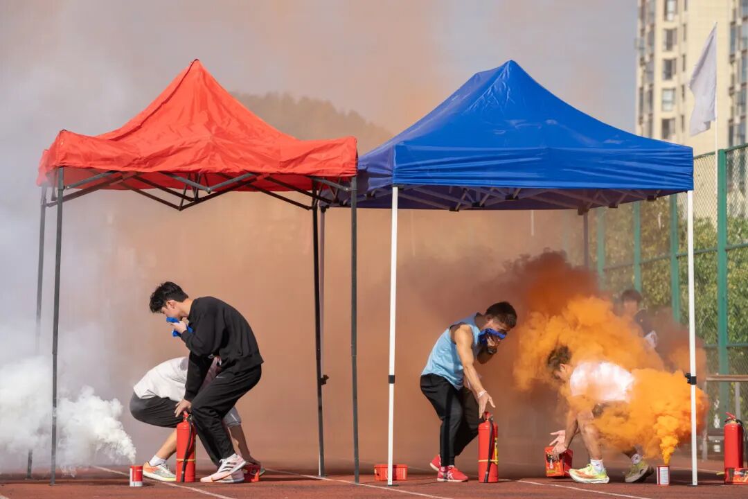 我校举办德江县第四届大学生消防技能运动会暨消防安全培训演练活动(图9) 我校举办德江县第四届大学生消防技能运动会暨消防安全培训演练活动(图9)