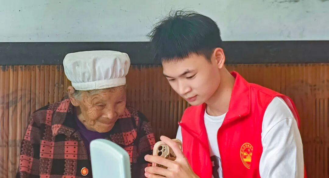 护理学院白烨同学,你被点名表扬啦!(图2) 护理学院白烨同学,你被点名表扬啦!(图2)