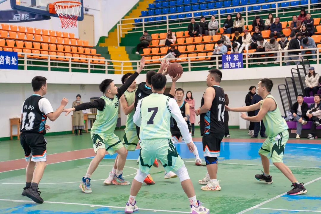 税校携手促交流 文体融合展新风丨贵州工程职业学院与国家税务总局德江县税务局联合举办2025冬季趣味运动会(图9) 税校携手促交流 文体融合展新风丨贵州工程职业学院与国家税务总局德江县税务局联合举办2025冬季趣味运动会(图9)