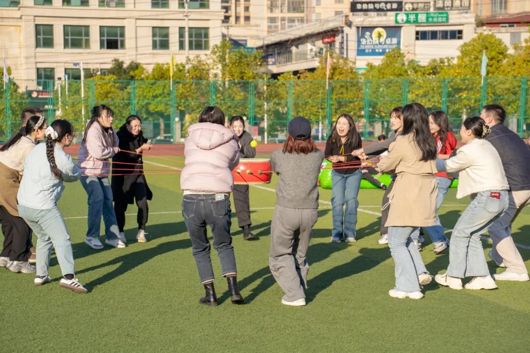 税校携手促交流 文体融合展新风丨贵州工程职业学院与国家税务总局德江县税务局联合举办2025冬季趣味运动会(图15) 税校携手促交流 文体融合展新风丨贵州工程职业学院与国家税务总局德江县税务局联合举办2025冬季趣味运动会(图15)