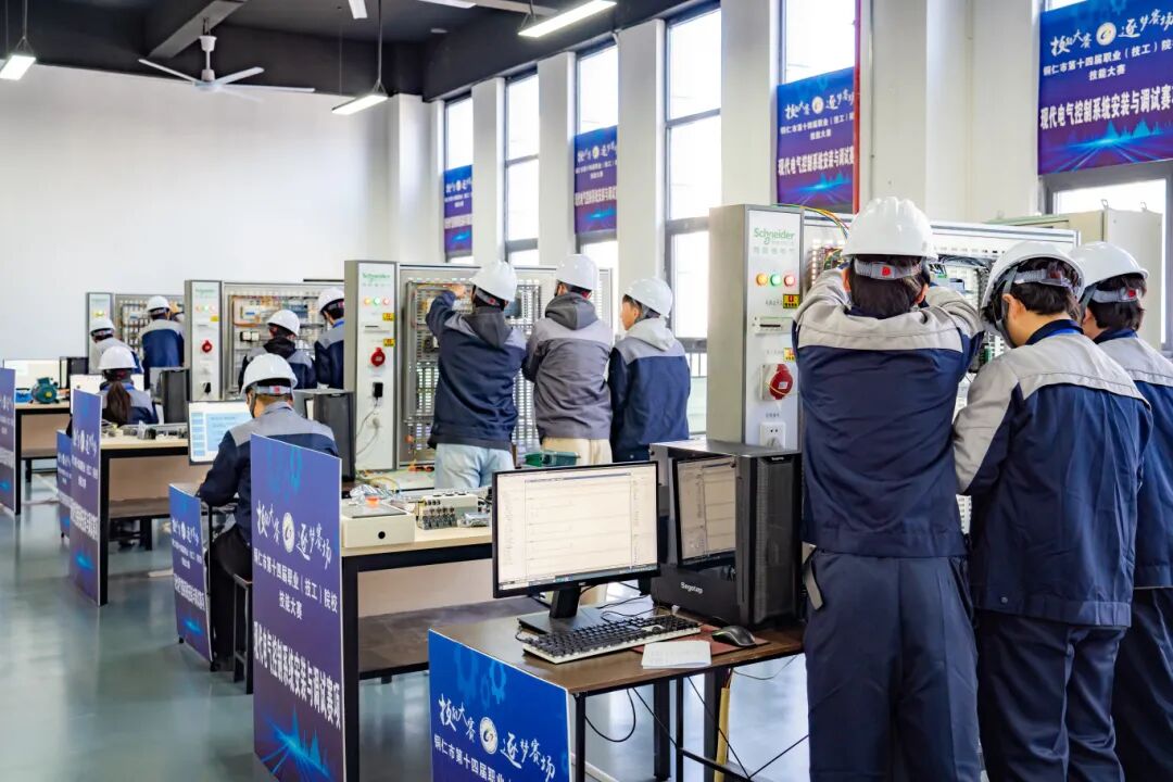 以赛促教强技能 匠心筑梦展风采丨铜仁市第十四届职业(技工)院校技能大赛部分赛项在我校成功举办(图3) 以赛促教强技能 匠心筑梦展风采丨铜仁市第十四届职业(技工)院校技能大赛部分赛项在我校成功举办(图3)