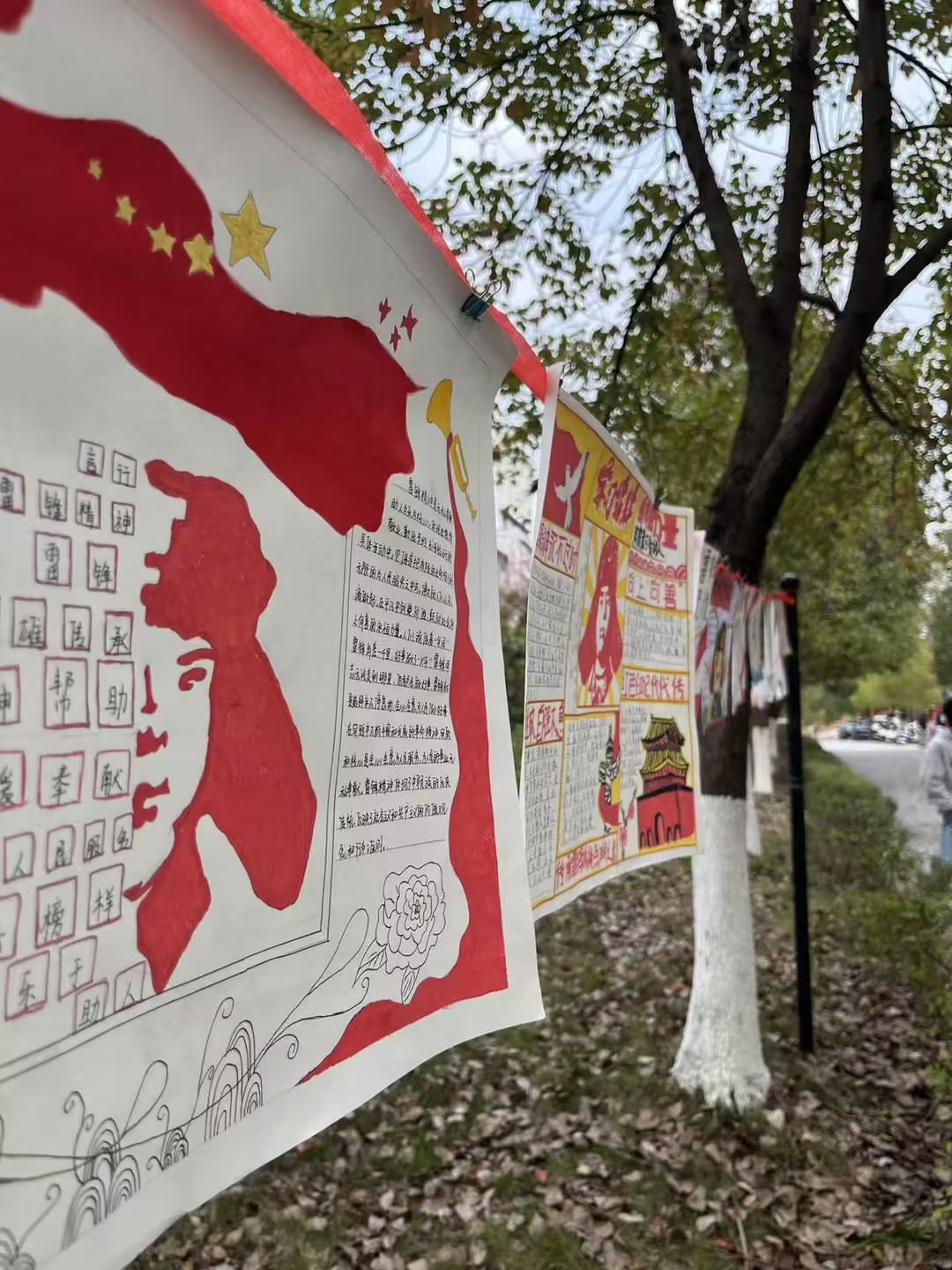 学院举办“弘扬雷锋精神,凝聚青春力量”主题手抄报活动(图3) 学院举办“弘扬雷锋精神,凝聚青春力量”主题手抄报活动(图3)