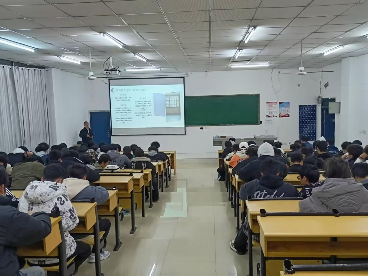 赋能寝室骨干 共筑温馨家园——智能制造与汽车工程学院开展大学生寝室长能力提升专题培训(图2) 赋能寝室骨干 共筑温馨家园——智能制造与汽车工程学院开展大学生寝室长能力提升专题培训(图2)